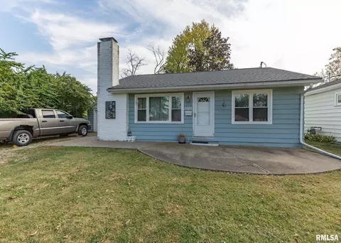 3525 Cleveland St, Clinton, IA 52732