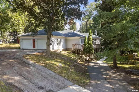 1121 2nd Ave S, Clinton, IA 52732
