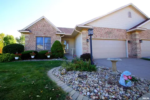5321 Friendship Dr, Davenport, IA 52804