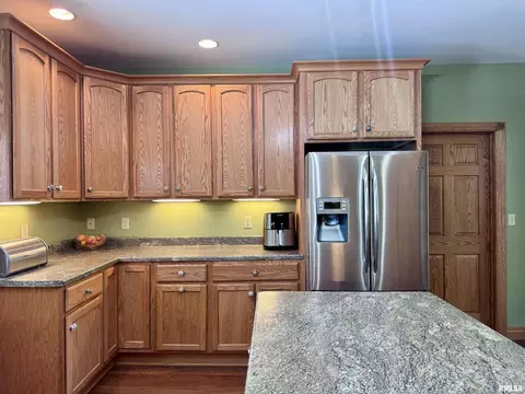 Kitchen - 1415 4th St, Fulton, IL 61252 photo 4 of 5