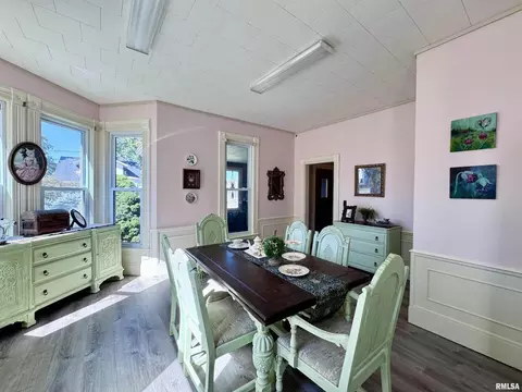 Dining - 1415 4th St, Fulton, IL 61252 photo 3 of 5