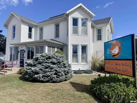 1415 4th St, Fulton, IL 61252