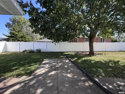 Exterior - 1415 4th St, Fulton, IL 61252 photo 8 of 10