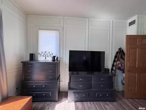 Bedroom - 1415 4th St, Fulton, IL 61252 photo 5 of 9