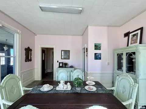 Dining - 1415 4th St, Fulton, IL 61252 photo 1 of 5
