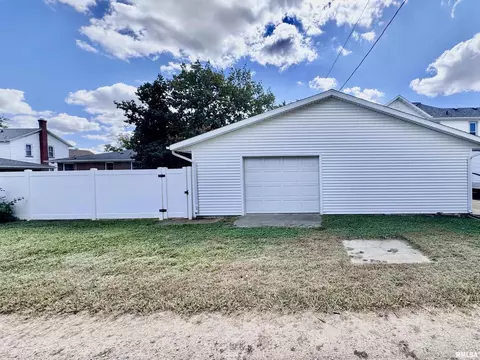 Exterior - 1415 4th St, Fulton, IL 61252 photo 4 of 10