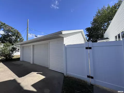 Exterior - 1415 4th St, Fulton, IL 61252 photo 5 of 10