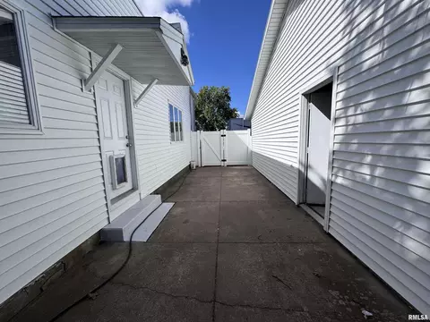 Exterior - 1415 4th St, Fulton, IL 61252 photo 6 of 10