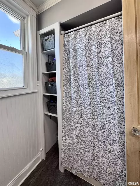 Bath - 1415 4th St, Fulton, IL 61252 photo 3 of 3