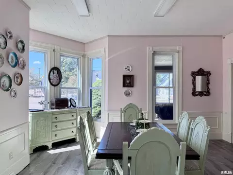 Dining - 1415 4th St, Fulton, IL 61252 photo 2 of 5
