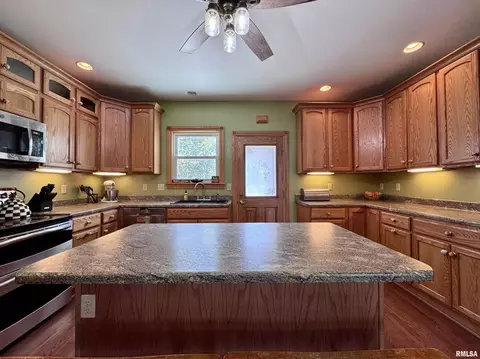 Kitchen - 1415 4th St, Fulton, IL 61252 photo 3 of 5