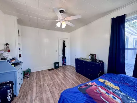 Bedroom - 1415 4th St, Fulton, IL 61252 photo 6 of 9