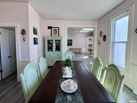 Dining - 1415 4th St, Fulton, IL 61252 photo 4 of 5