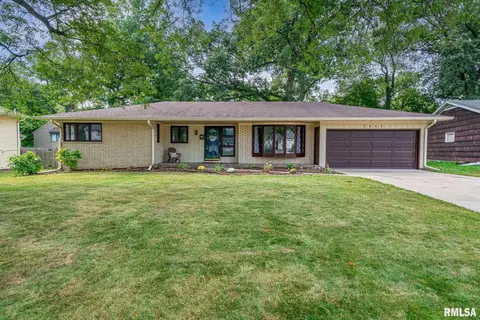 3642 35th Avenue Ct, Rock Island, IL 61201