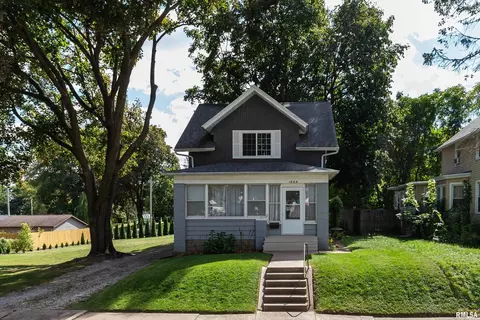 1824 25th Ave, Moline, IL 61265