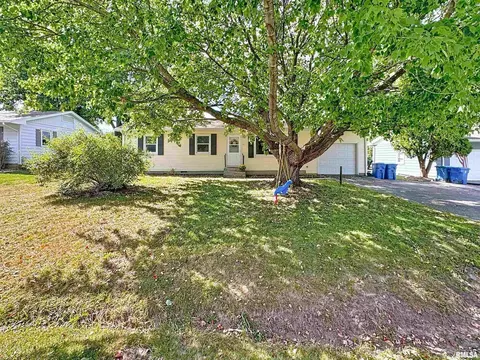 132 E 5th St, Coal Valley, IL 61240