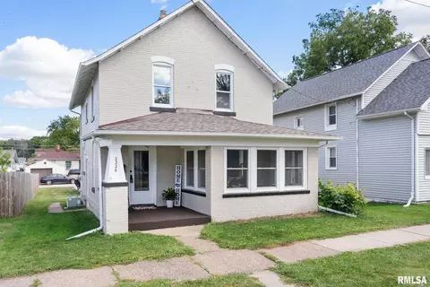 2326 5th St, Moline, IL 61265