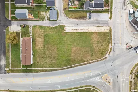1230 13th St, East Moline, IL 61244
