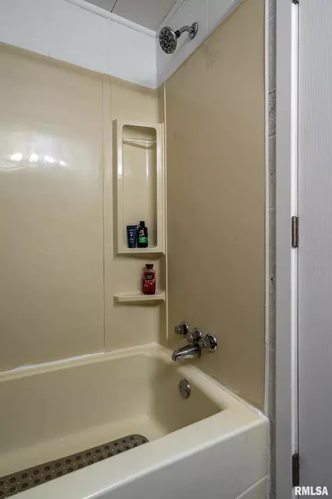 2317 46th St, Moline, IL 61265 photo 12