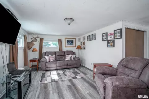 2317 46th St, Moline, IL 61265 photo 8