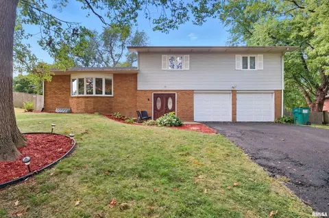 27 Crestview Dr, Geneseo, IL 61254