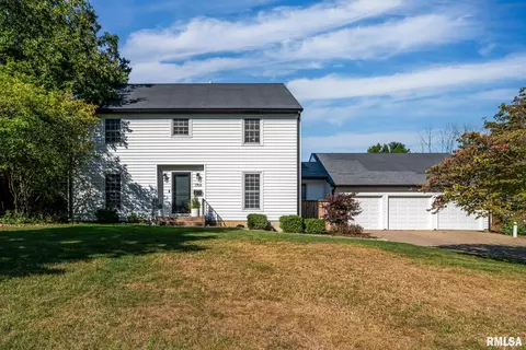 1708 Eastmere Dr, Davenport, IA 52803
