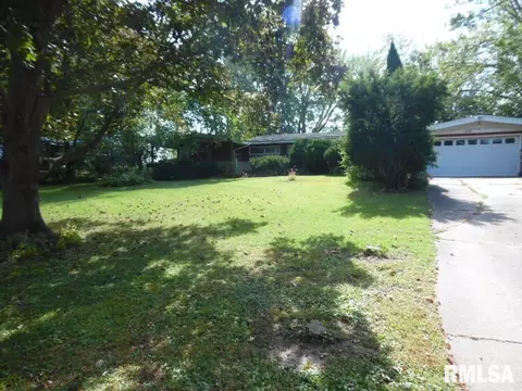1908 Circle Dr S, Clinton, IA 52732