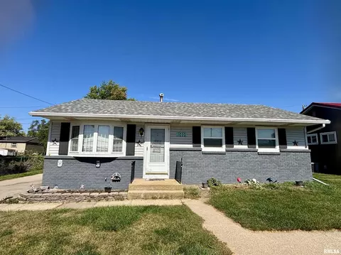 1010 Kathey Dr, Maquoketa, IA 52060