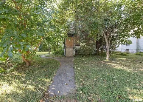 537 6th Ave S, Clinton, IA 52732