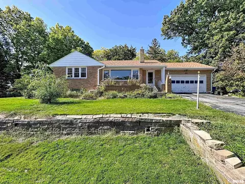 2615 18th St #A, Moline, IL 61265
