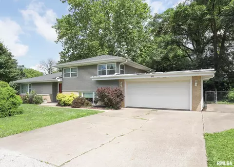 108 W 15th Ave, Coal Valley, IL 61240