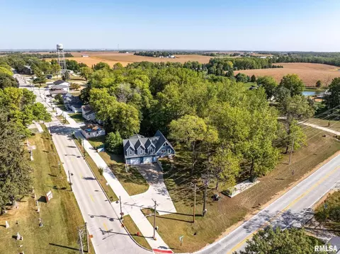 102 E Grove Rd, Long Grove, IA 52756