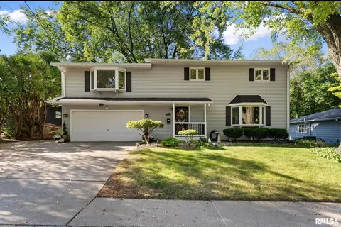 917 32nd Ave Ct, Moline, IL 61265