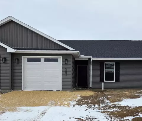 553 N 4th Ave, Eldridge, IA 52748