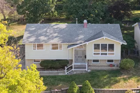 3110 30th St, Moline, IL 61265