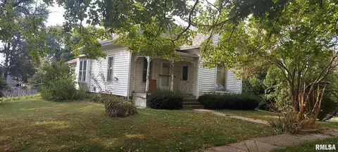303 Sycamore St, New Windsor, IL 61465