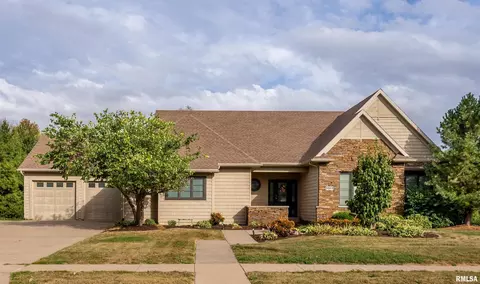 5885 Remington Rd N, Bettendorf, IA 52722