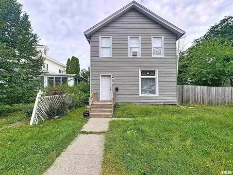 420 Kirkwood Blvd, Davenport, IA 52803