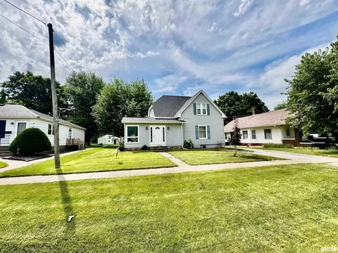 1215 13th St, Viola, IL 61486