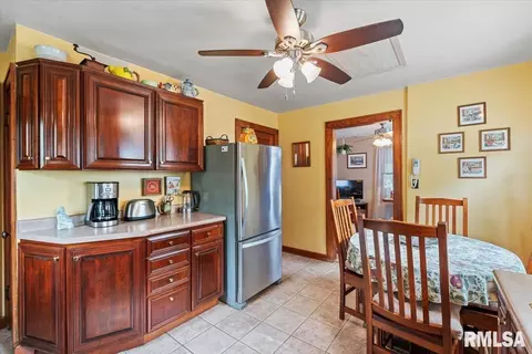 Kitchen - 914 1st Ave, Hampton, IL 61256 photo 1 of 2