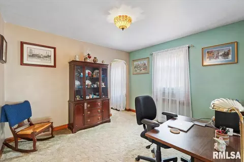Entry Way - 914 1st Ave, Hampton, IL 61256 photo 1 of 2
