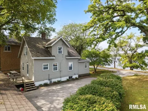 Exterior - 914 1st Ave, Hampton, IL 61256 photo 1 of 1