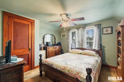 Bedroom - 914 1st Ave, Hampton, IL 61256 photo 3 of 3