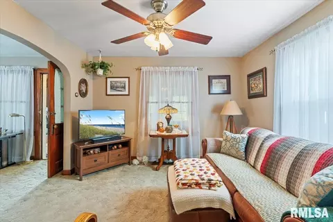 Living - 914 1st Ave, Hampton, IL 61256 photo 2 of 2