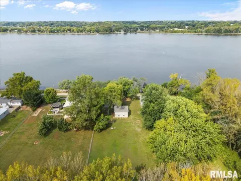 View/Area - 914 1st Ave, Hampton, IL 61256 photo 2 of 3