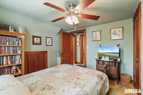 Bedroom - 914 1st Ave, Hampton, IL 61256 photo 2 of 3