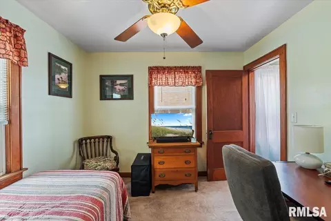 Bedroom - 914 1st Ave, Hampton, IL 61256 photo 1 of 3
