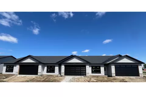 1704 Redbud Cir #102, Eldridge, IA 52748
