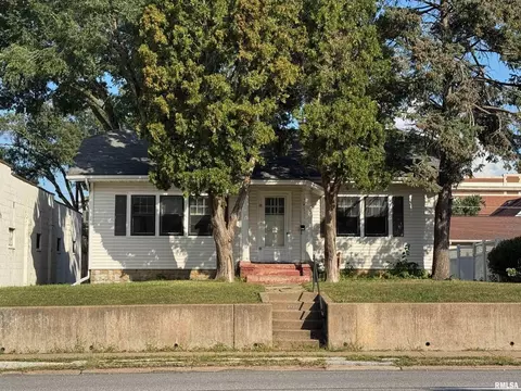 2721 N Harrison St, Davenport, IA 52803