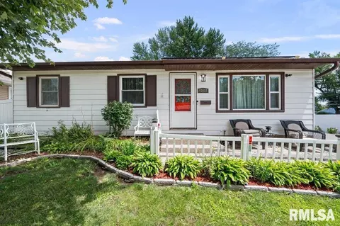 1203 N Thornwood Ave, Davenport, IA 52804